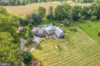 8 WOODLAND DR, Malvern, PA 19355