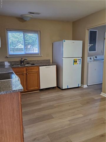 604 Sandy Springs LN, Virginia Beach, VA 23452