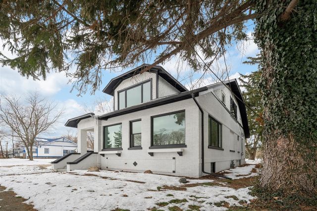 312 S Whittaker Street, New Buffalo, MI 49117