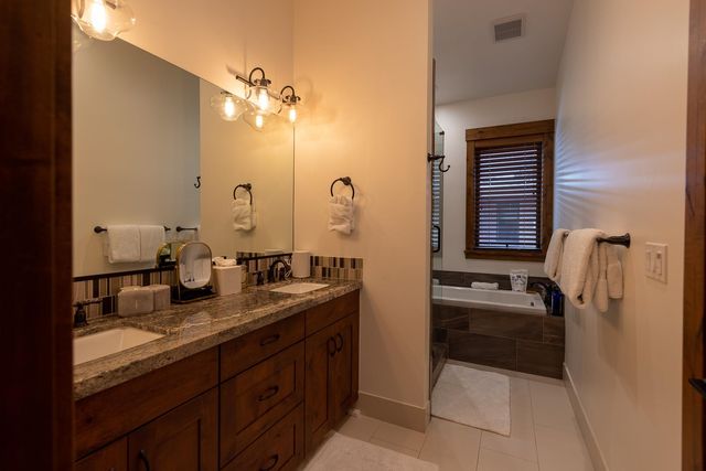 9113 Heartwood Drive, Truckee, CA 96161