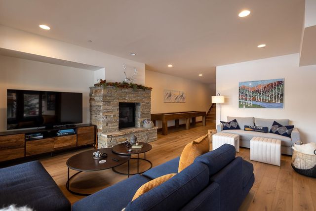 9113 Heartwood Drive, Truckee, CA 96161