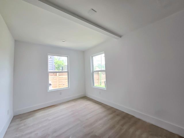 404 E 37th Street, Houston, TX 77018