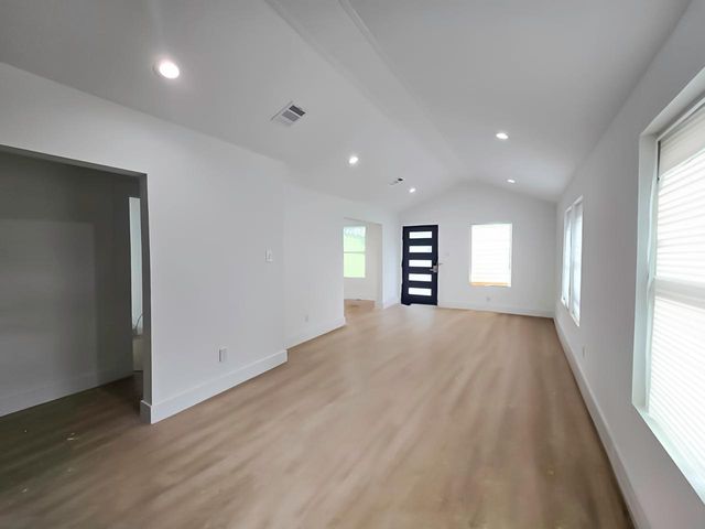 404 E 37th Street, Houston, TX 77018