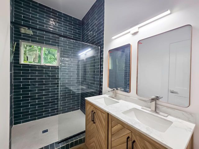 404 E 37th Street, Houston, TX 77018