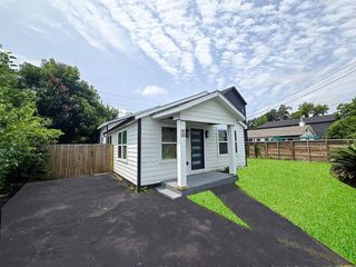 404 E 37th Street, Houston, TX 77018