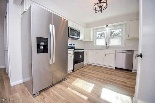 1283 Manitoulin Pike, Brunswick, OH 44212