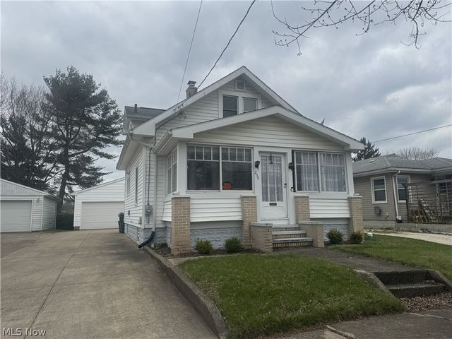 250 29th Street NW, Barberton, OH 44203