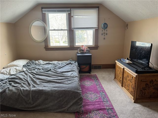 250 29th Street NW, Barberton, OH 44203