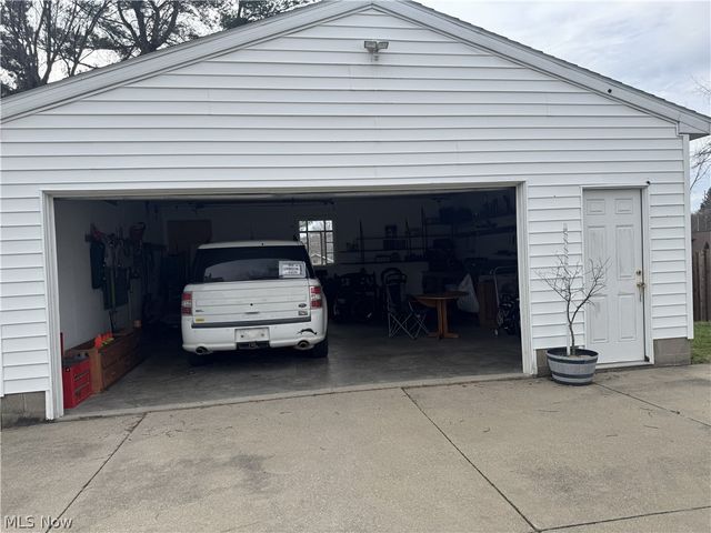 250 29th Street NW, Barberton, OH 44203