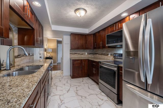 8533 Lafayette Avenue, Omaha, NE 68114