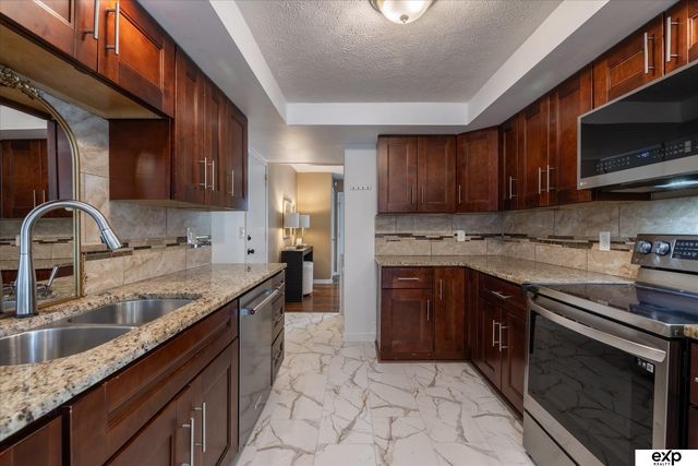 8533 Lafayette Avenue, Omaha, NE 68114