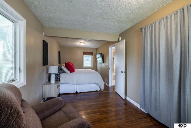 8533 Lafayette Avenue, Omaha, NE 68114
