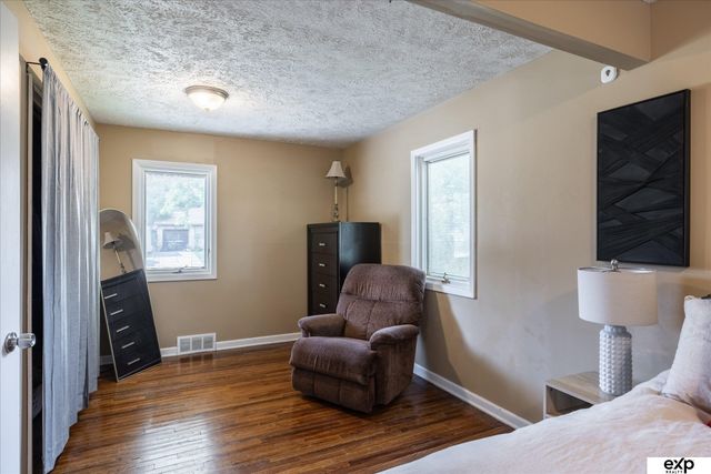 8533 Lafayette Avenue, Omaha, NE 68114