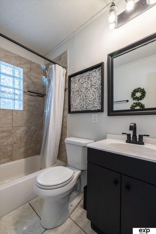 8533 Lafayette Avenue, Omaha, NE 68114