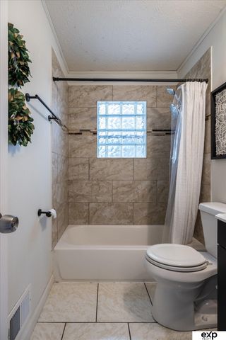 8533 Lafayette Avenue, Omaha, NE 68114