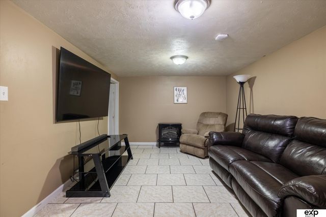 8533 Lafayette Avenue, Omaha, NE 68114