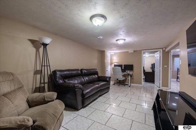 8533 Lafayette Avenue, Omaha, NE 68114