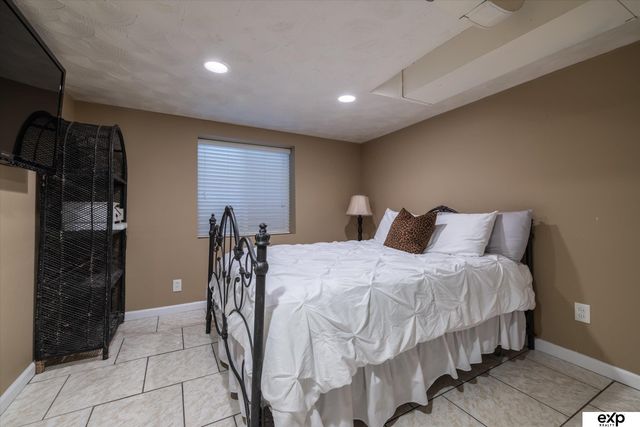 8533 Lafayette Avenue, Omaha, NE 68114