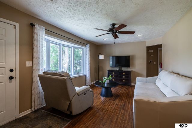 8533 Lafayette Avenue, Omaha, NE 68114