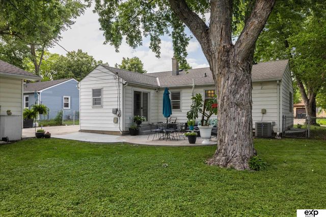 8533 Lafayette Avenue, Omaha, NE 68114