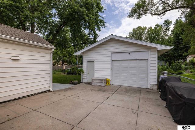 8533 Lafayette Avenue, Omaha, NE 68114