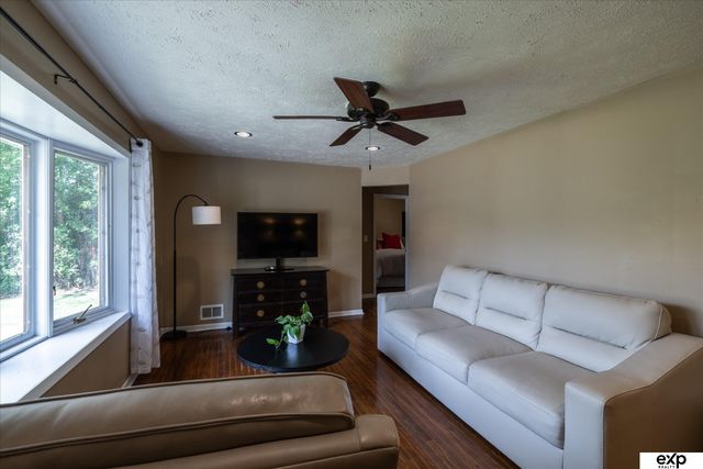 8533 Lafayette Avenue, Omaha, NE 68114