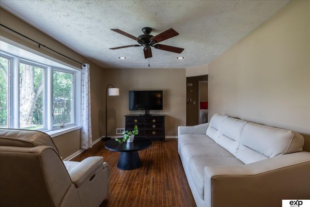 8533 Lafayette Avenue, Omaha, NE 68114