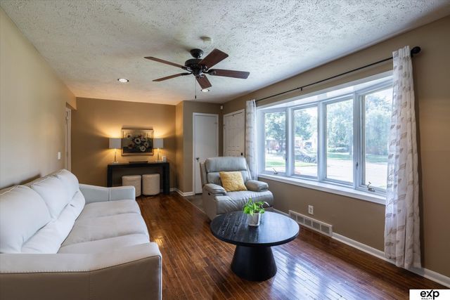 8533 Lafayette Avenue, Omaha, NE 68114