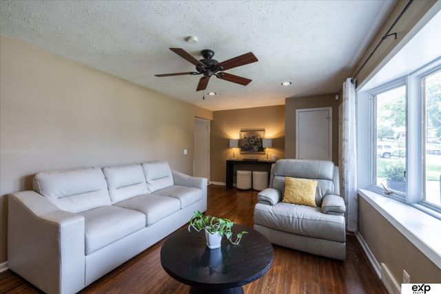 8533 Lafayette Avenue, Omaha, NE 68114