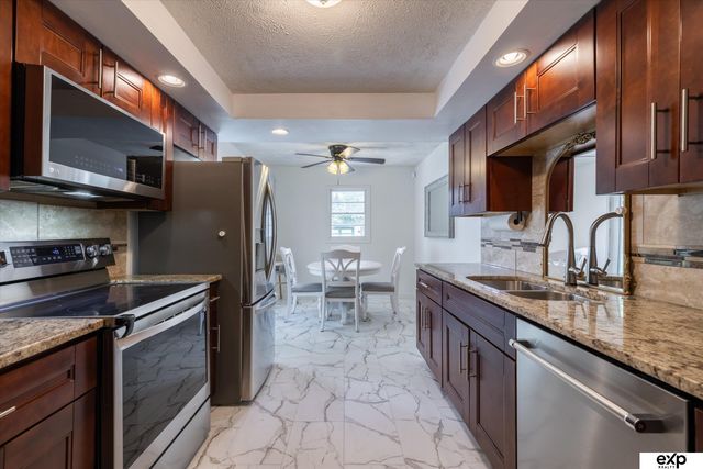 8533 Lafayette Avenue, Omaha, NE 68114