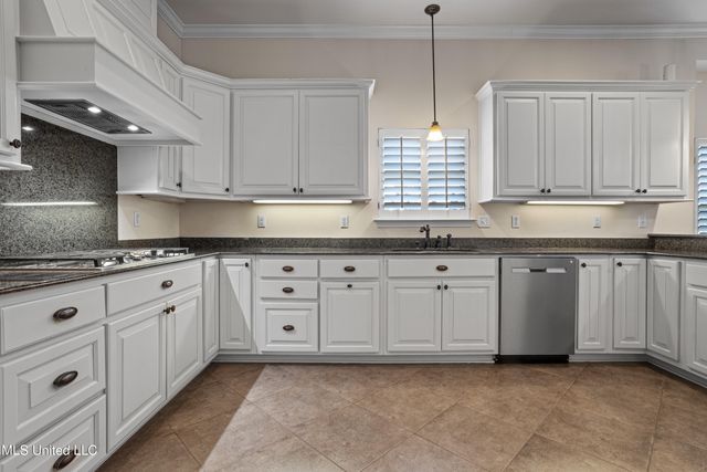 6305 Silverleaf Drive, Ocean Springs, MS 39564