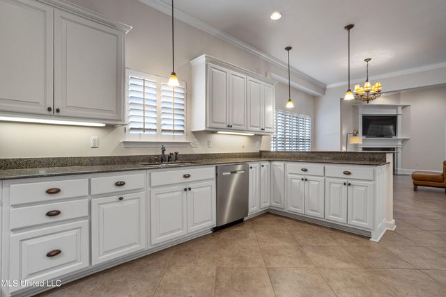 6305 Silverleaf Drive, Ocean Springs, MS 39564