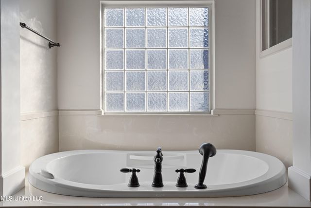 6305 Silverleaf Drive, Ocean Springs, MS 39564