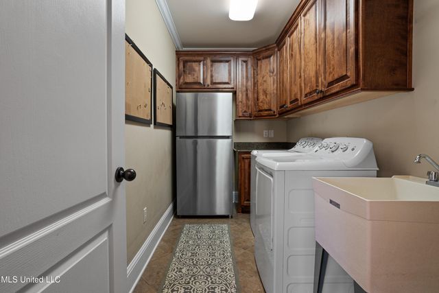 6305 Silverleaf Drive, Ocean Springs, MS 39564