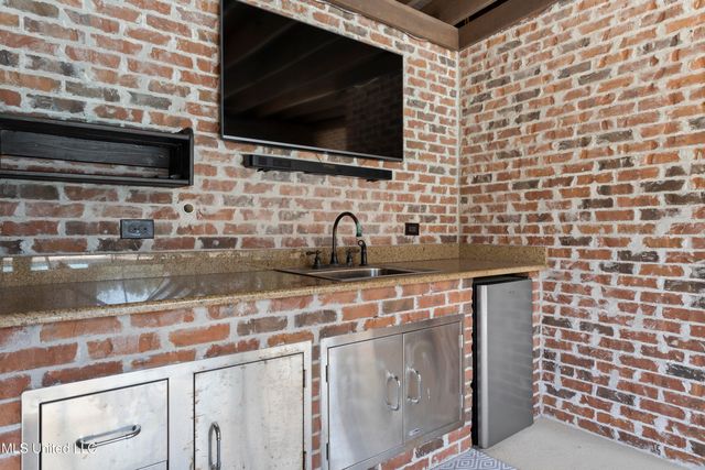 6305 Silverleaf Drive, Ocean Springs, MS 39564