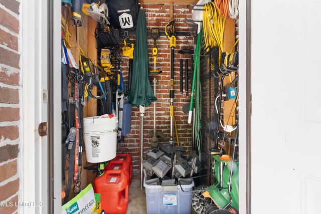 6305 Silverleaf Drive, Ocean Springs, MS 39564