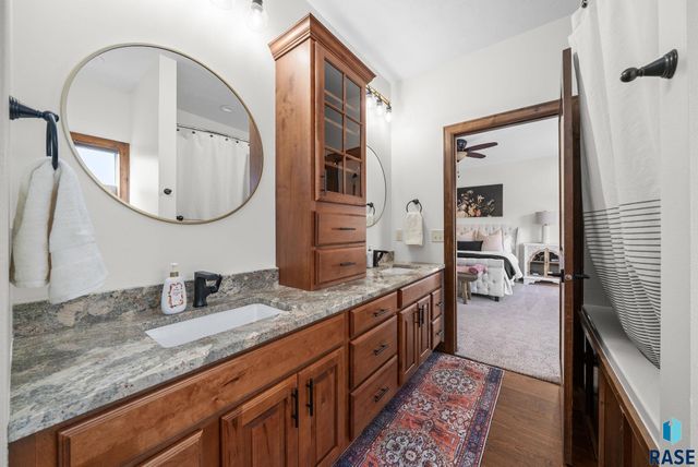 4900 E Cattail Dr Drive, Sioux Falls, SD 57110