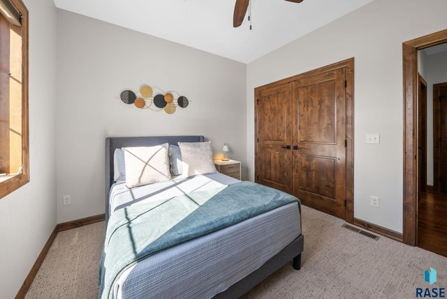 4900 E Cattail Dr Drive, Sioux Falls, SD 57110