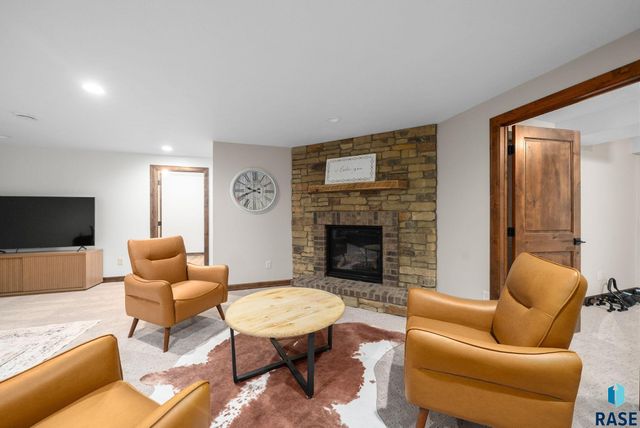 4900 E Cattail Dr Drive, Sioux Falls, SD 57110