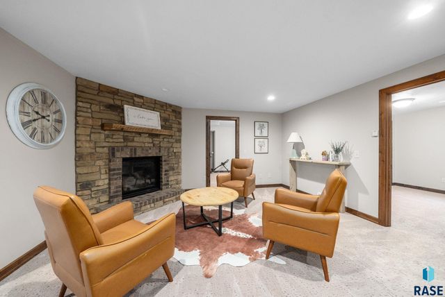 4900 E Cattail Dr Drive, Sioux Falls, SD 57110