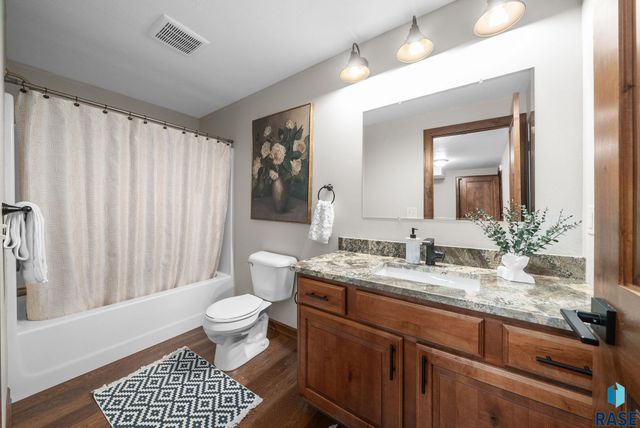 4900 E Cattail Dr Drive, Sioux Falls, SD 57110