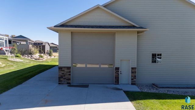 4900 E Cattail Dr Drive, Sioux Falls, SD 57110