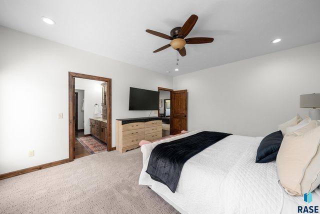 4900 E Cattail Dr Drive, Sioux Falls, SD 57110