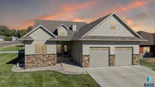 4900 E Cattail Dr Drive, Sioux Falls, SD 57110