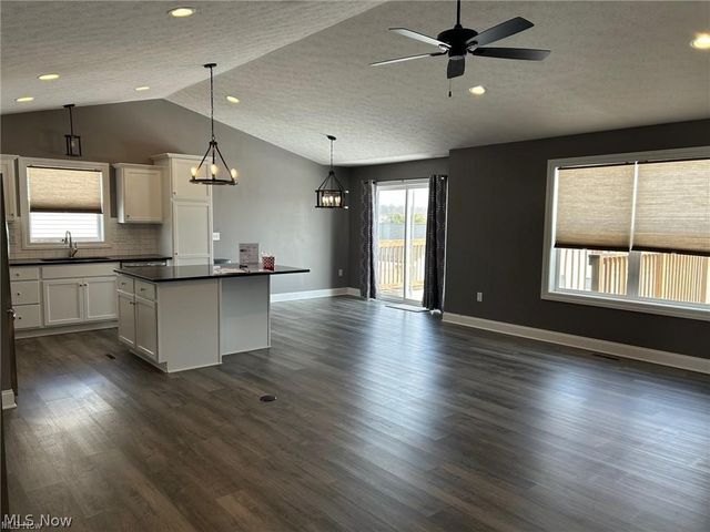 937 Crockett Circle, Canal Fulton, OH 44614