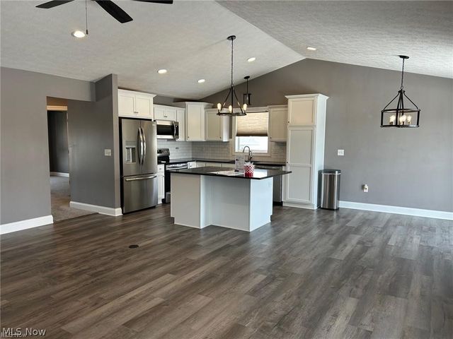 937 Crockett Circle, Canal Fulton, OH 44614