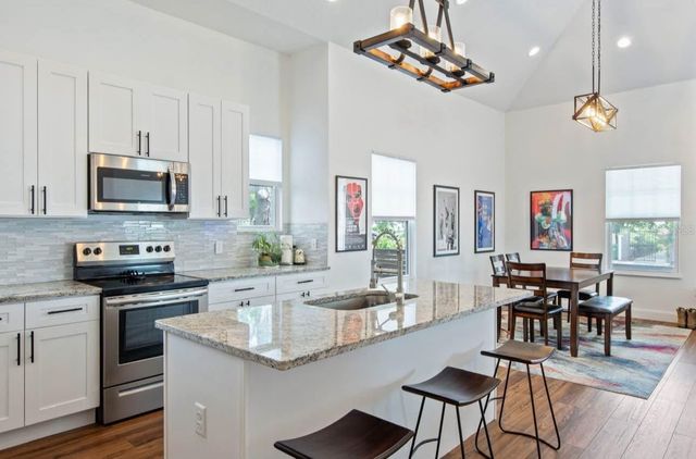 2330 W SAINT LOUIS STREET, Tampa, FL 33607