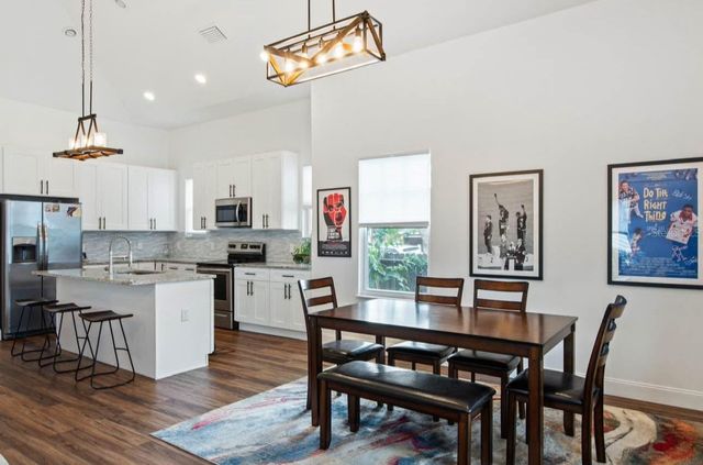 2330 W SAINT LOUIS STREET, Tampa, FL 33607