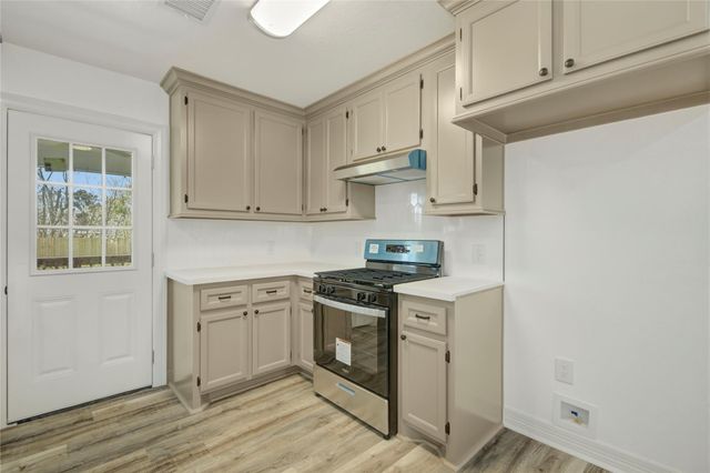 524 Magnolia Street, Lake Jackson, TX 77566