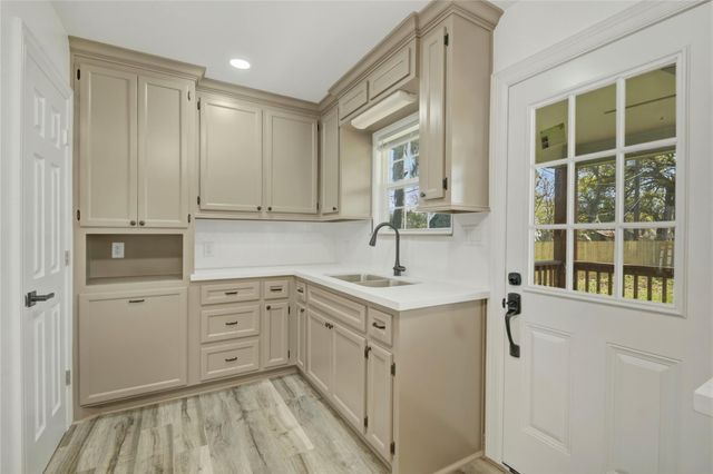 524 Magnolia Street, Lake Jackson, TX 77566